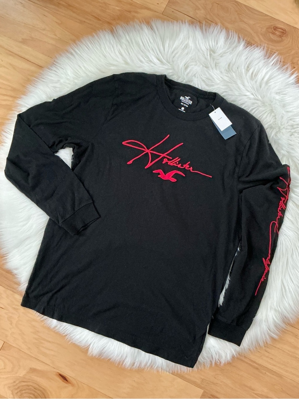 NWT Hollister Black Long-Sleeve Tee with Red Script Logo Size Large